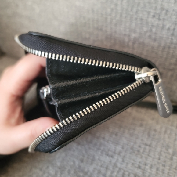 Michael Kors Jet Set Center Stripe Leather Wallet - Picture 7 of 11